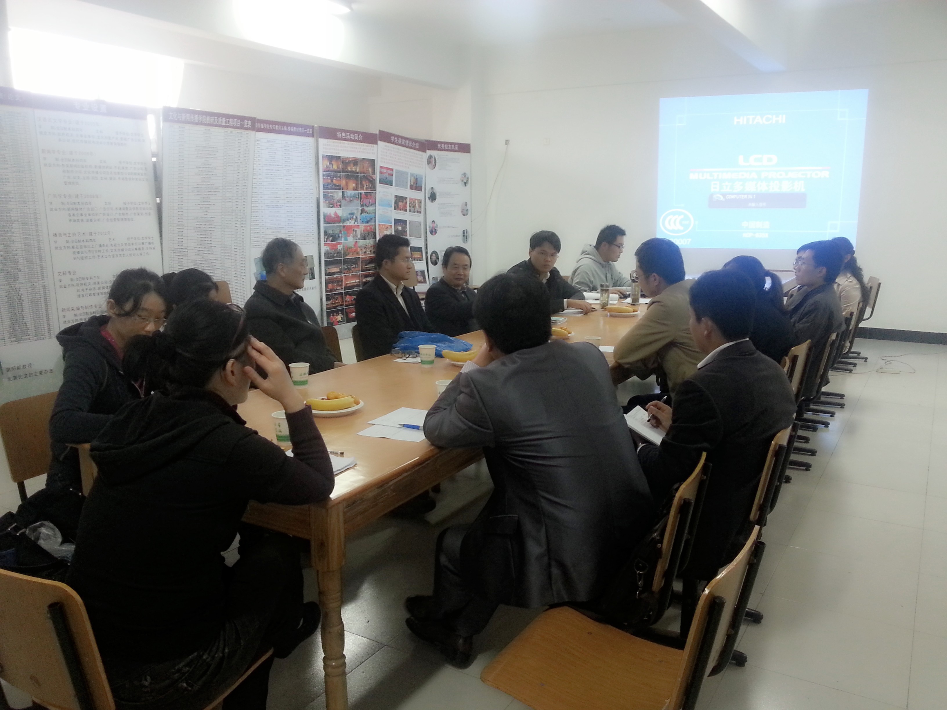 文化与新闻传播公司召开本学期专聘教师座谈会
