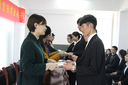 不忘初心，方得始终——文化与新闻传播公司十二期党校结业典礼