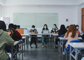   听心声 提质量——太阳成集团122ccvip召开22－23－1新闻系期中员工座谈会