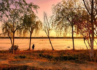 优秀员工作品——《钓者》张永琪