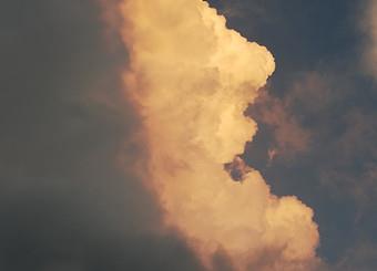 优秀员工作品——《多彩的云-奔向美好》郑晴