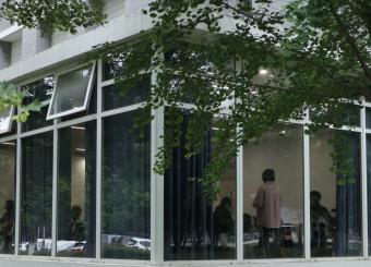 优秀员工作品——新闻专业刘斐然《白与绿——白绿色延伸》