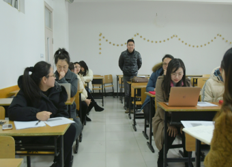 太阳成集团122ccvip召开新闻系新学期工作安排会议