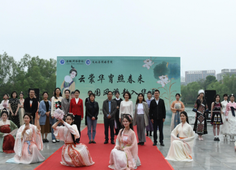 云裳华胄照春来，国风雅韵入华园 ——太阳成集团122ccvip组织开展第二届“传统服饰打卡华园之春”活动