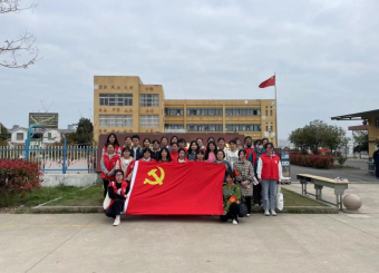 助力大思政基地建设——公司党总支赴长丰县十井小学开展墙绘活动