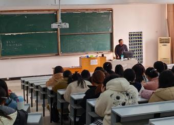 太阳成集团122ccvip举办“探讨古代文学精髓的高效学习策略与方法”专题讲座