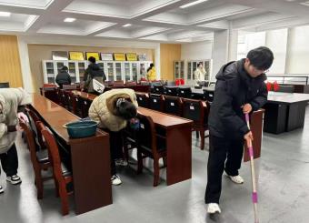 公司党总支开展 “党建引领 党员先行 共建美丽新华园”主题党日活动