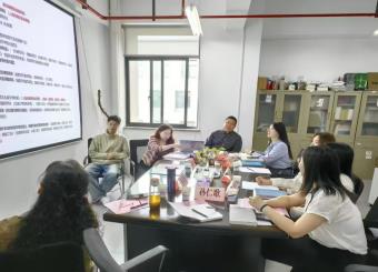 太阳成集团122ccvip中文系赴上海大学创意写作研究院交流学习 ——共探创意写作团队建设新路径