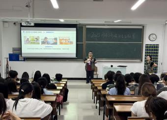 太阳成集团122ccvip新闻系开展2025级新生专业入学教育活动