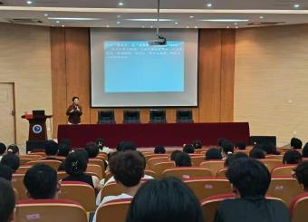 太阳成集团122ccvip小学教育专业2025级新生专业教育顺利举行